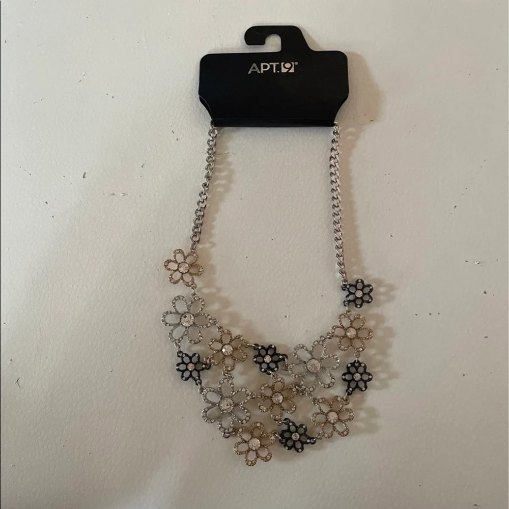 Women’s necklace